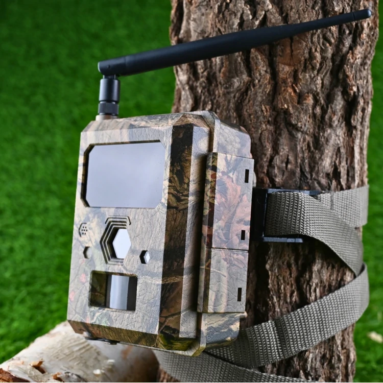 Zestaw Fotopułapka ICUEASY 4G/LTE GSM 8Mpx 6 diod IR 30m doświetlenia + Karta SD 32 GB + 8xAA