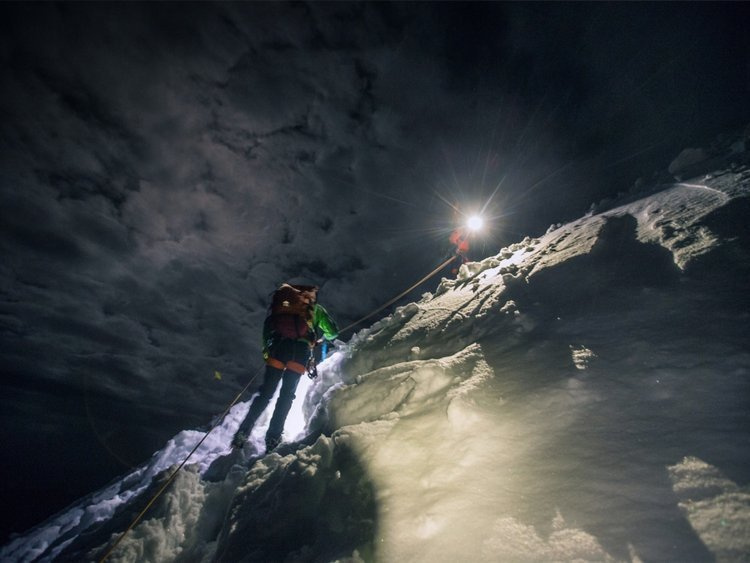 Latarka diodowa Fenix HM65R czołówka