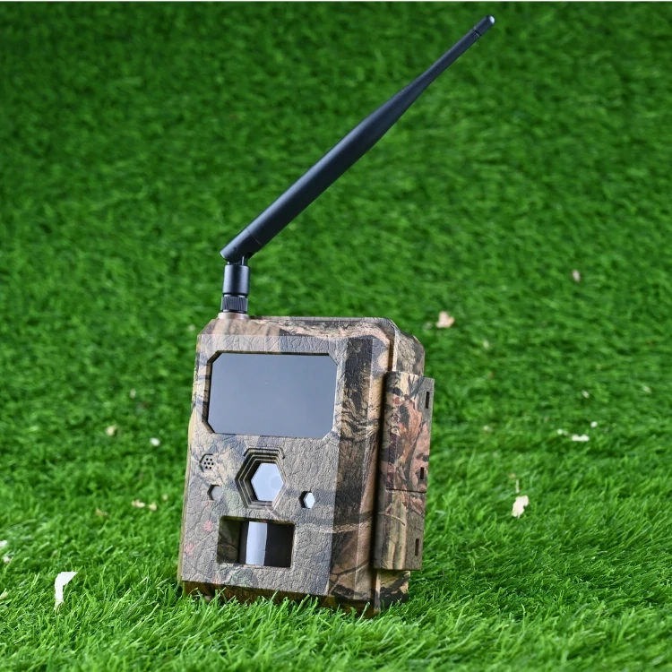 Zestaw Fotopułapka ICUEASY 4G/LTE GSM 8Mpx 6 diod IR 30m doświetlenia + Karta SD 32 GB + 8xAA