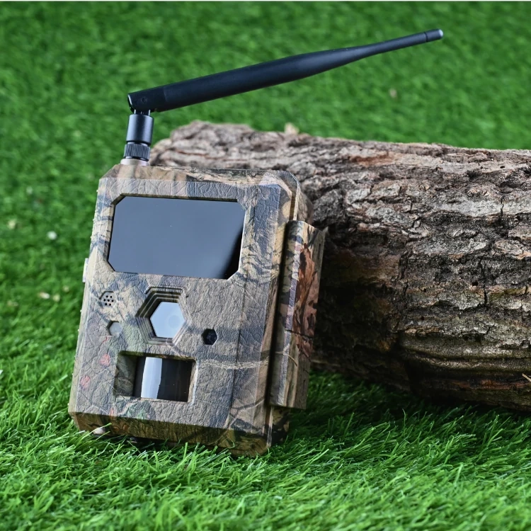 Zestaw Fotopułapka ICUEASY 4G/LTE GSM 8Mpx 6 diod IR 30m doświetlenia + Karta SD 32 GB + 8xAA