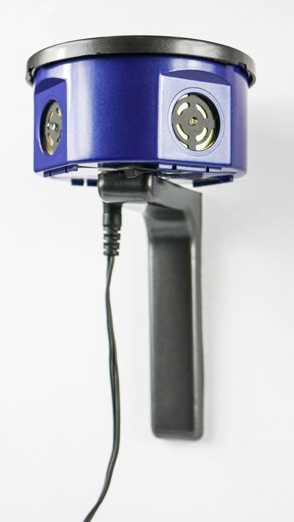 Skuteczny odstraszacz myszy, szczurów, kun, gryzoni Quattro Led