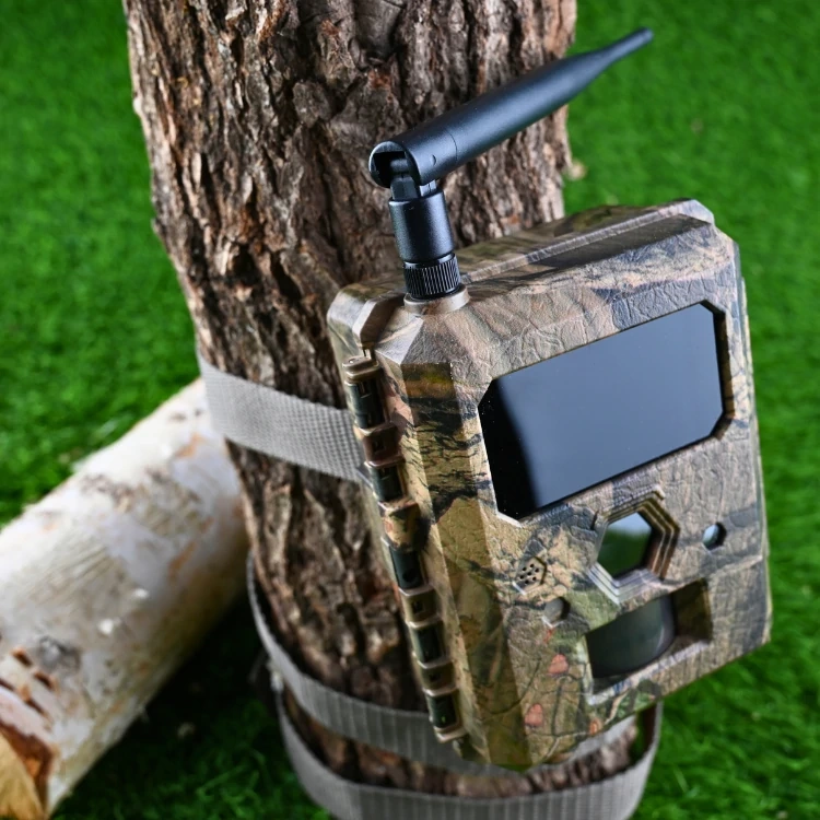 Zestaw Fotopułapka ICUEASY 4G/LTE GSM 8Mpx 6 diod IR 30m doświetlenia + Karta SD 32 GB + 8xAA