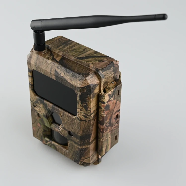 Zestaw Fotopułapka ICUEASY 4G/LTE GSM 8Mpx 6 diod IR 30m doświetlenia + Karta SD 32 GB + 8xAA