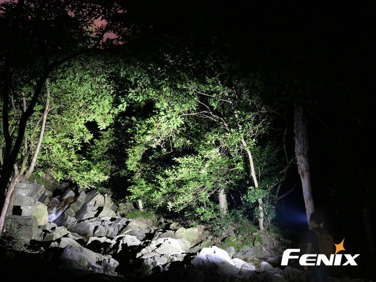 Latarka taktyczna LED Fenix PD40R V2.0