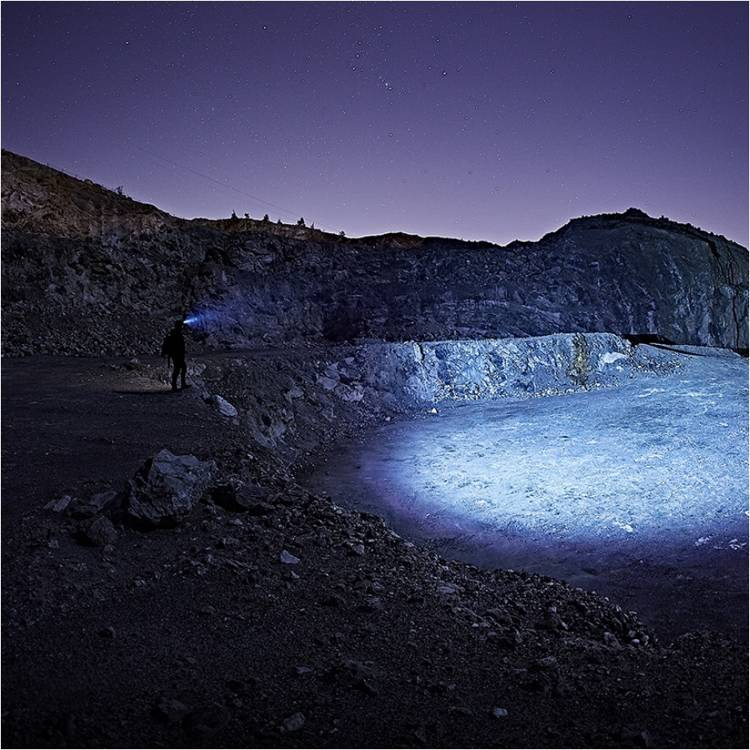 Latarka diodowa Fenix HM60R - czołówka czarna