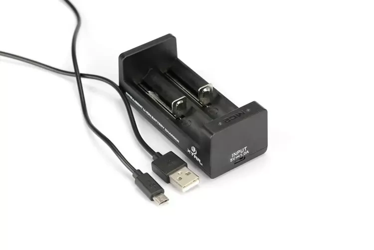 Ładowarka do akumulatorów cylindrycznych LI-ION 18650 Xtar MC2