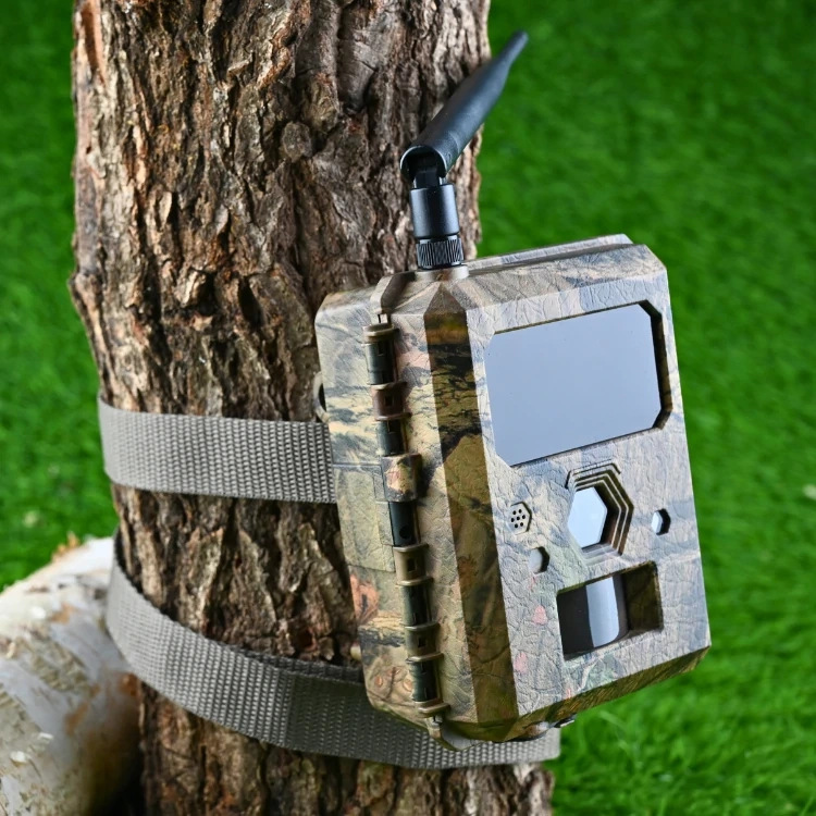 Zestaw Fotopułapka ICUEASY 4G/LTE GSM 8Mpx 6 diod IR 30m doświetlenia + Karta SD 32 GB + 8xAA