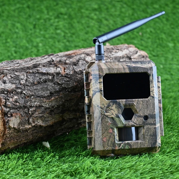 Zestaw Fotopułapka ICUEASY 4G/LTE GSM 8Mpx 6 diod IR 30m doświetlenia + Karta SD 32 GB + 8xAA