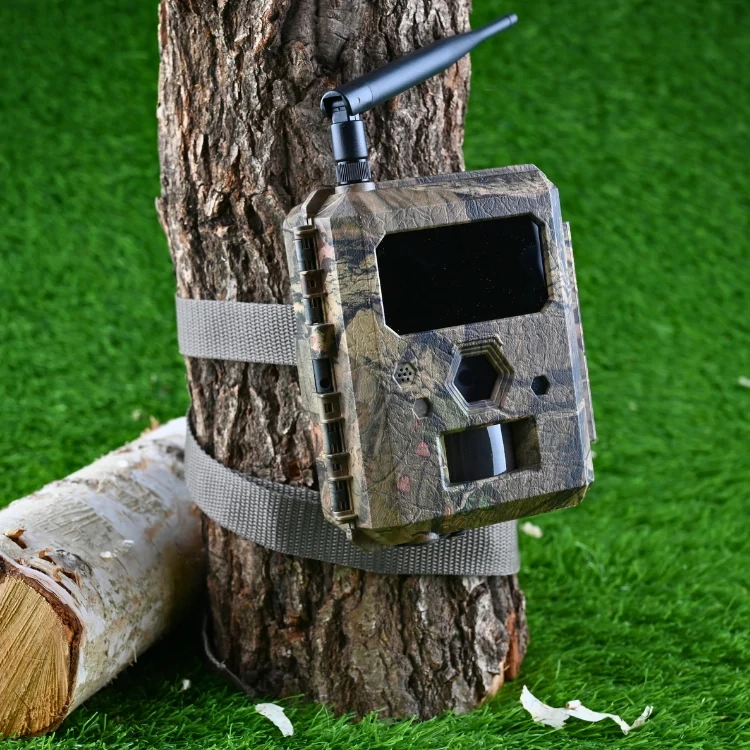 Zestaw Fotopułapka ICUEASY 4G/LTE GSM 8Mpx 6 diod IR 30m doświetlenia + Karta SD 32 GB + 8xAA