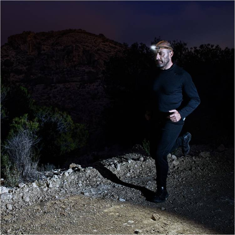 Latarka diodowa Fenix HM60R - czołówka czarna