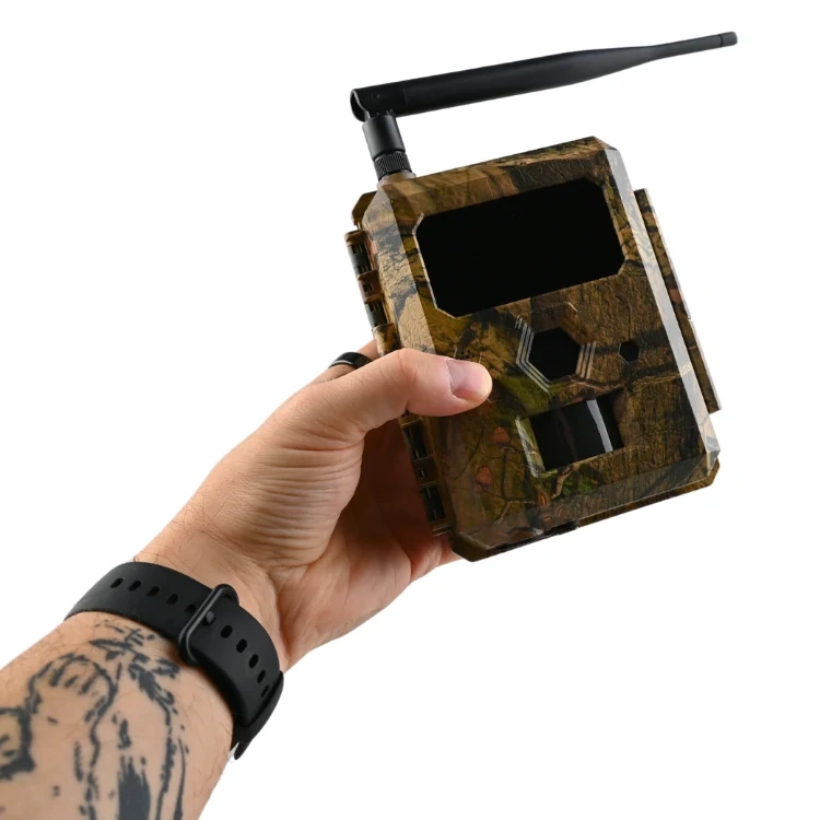 Zestaw Fotopułapka ICUEASY 4G/LTE GSM 8Mpx 6 diod IR 30m doświetlenia + Karta SD 32 GB + 8xAA