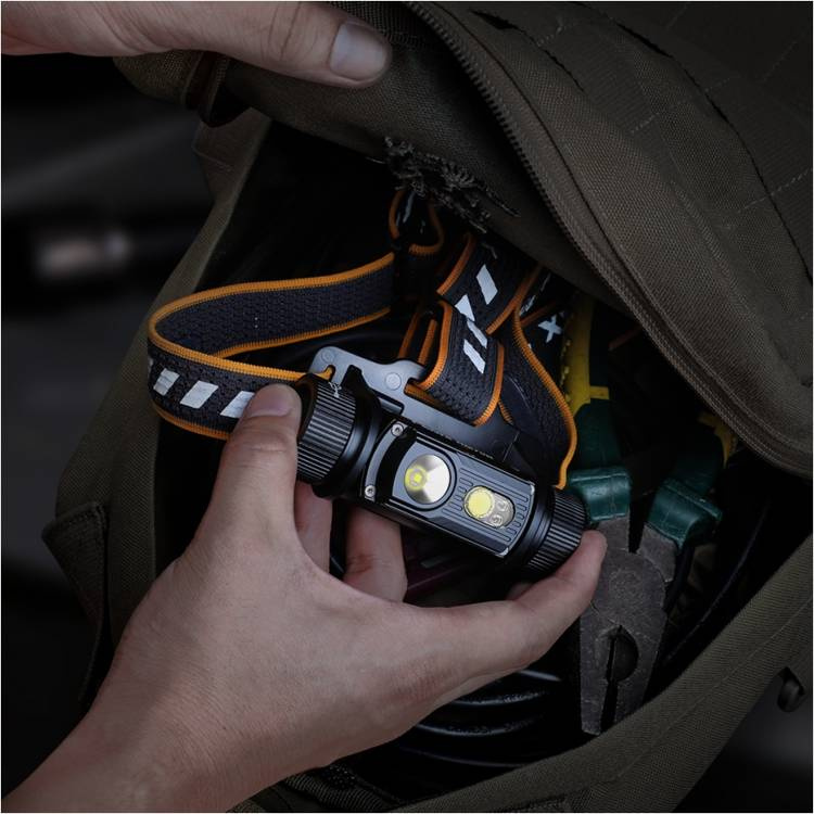 Latarka diodowa Fenix HM70R - czołówka