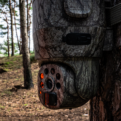 Kamera terenowa P6 4G LTE obrotowa Live View z panelem solarnym – fotopułapka SIM