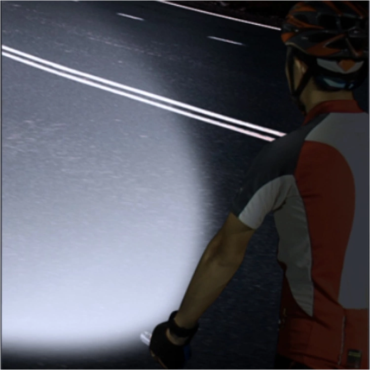 Lampa rowerowa Fenix BC21R v3.0 latarka do roweru