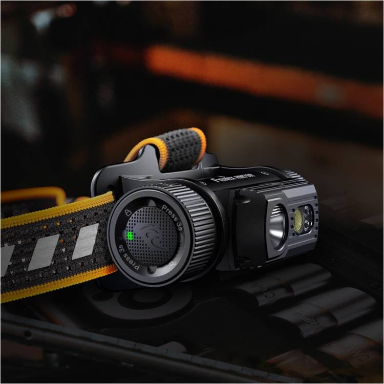 Latarka diodowa Fenix HM70R - czołówka